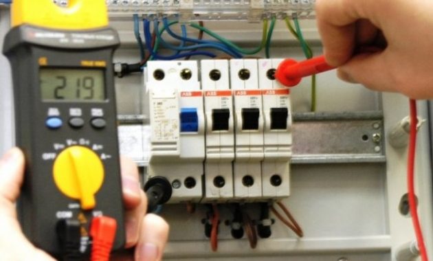 Checking the connection of circuit